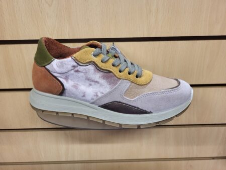 70057-023 ladies walking shoe